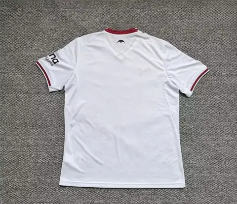 Valencia home — 2026/27