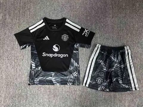 Man united goalkeeper kid kits — 2026/27