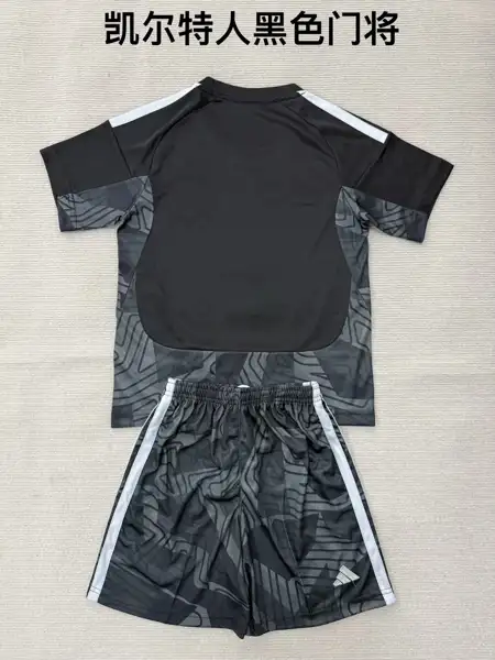 Celtic Black Goalkeeper Children's Set 26_ — 2026/27