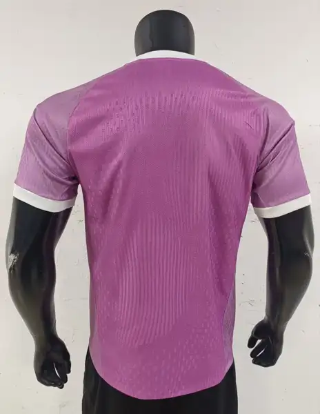 Man United goalkeeper pink player version — 2026/27