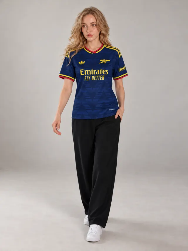 Arsenal 26/27 navy jersey — AI styling visual